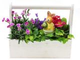 Osterdekorationen mit Blumen
